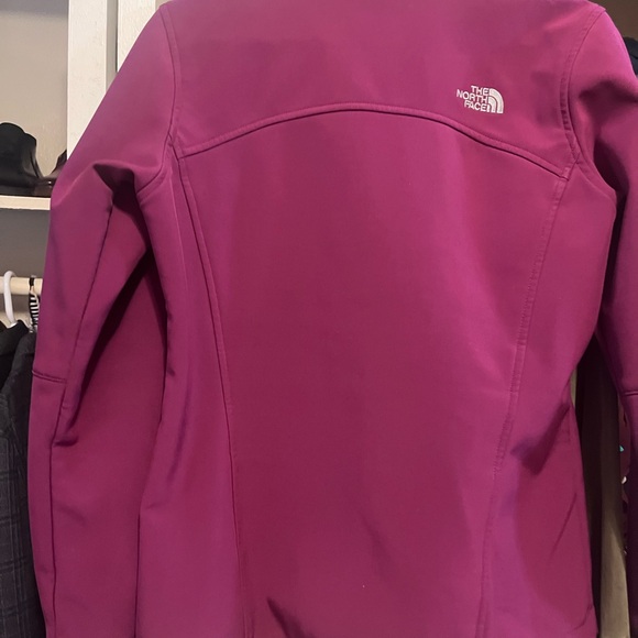 The North Face Women's Raspberry Softshell Utility Jacket - Picture 1 of 2